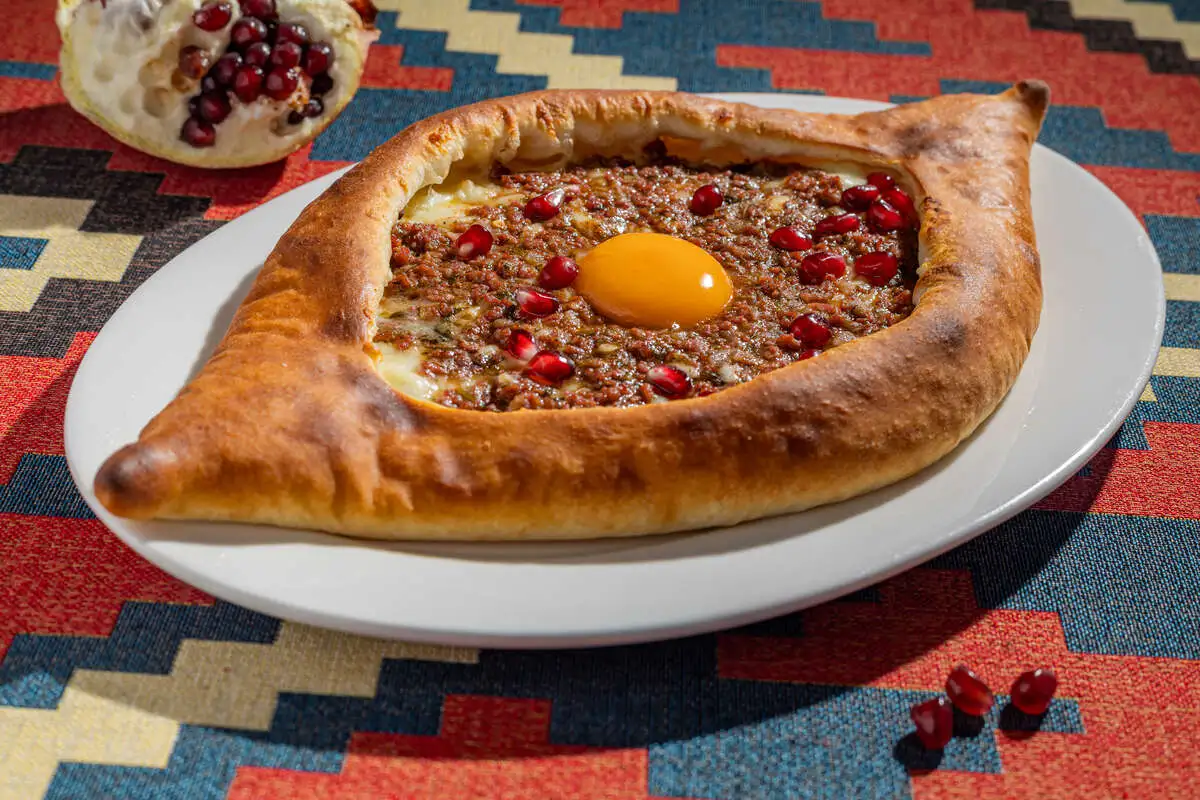 Хачапури по-аджарски с бараниной