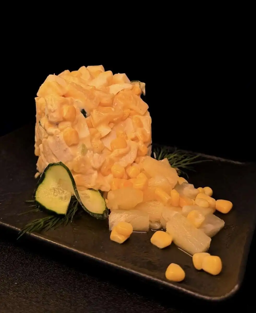 Салат из курицы с ананасом