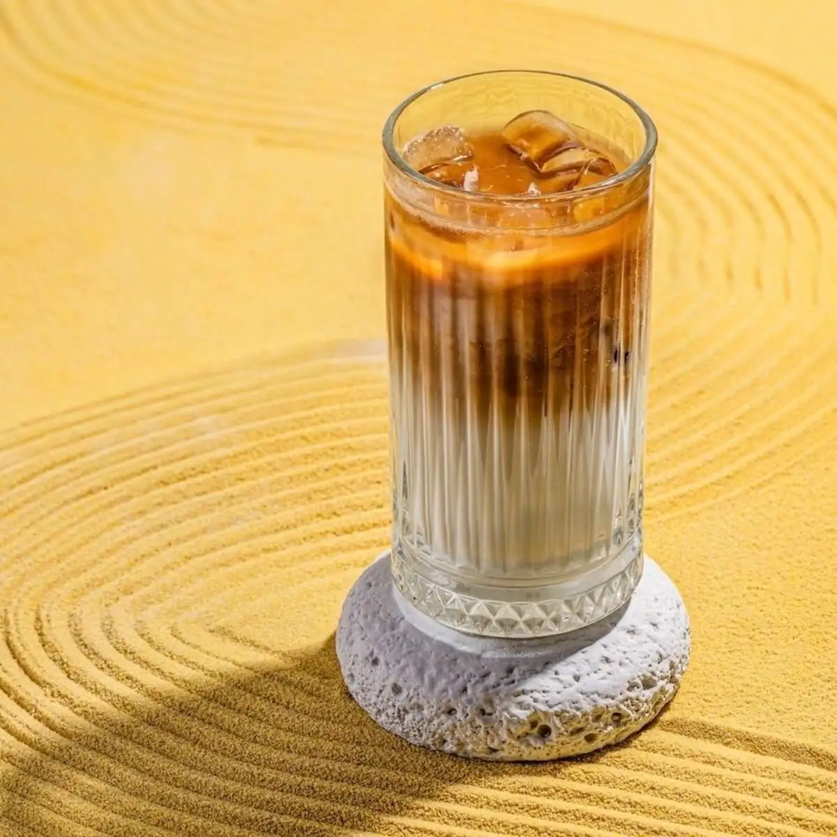 Айс-латте на миндальном молоке