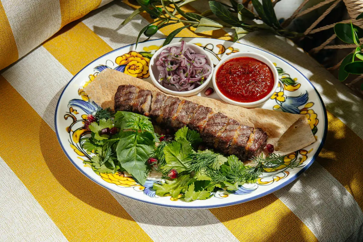 Шашлык из говядины  с бараньим курдюком