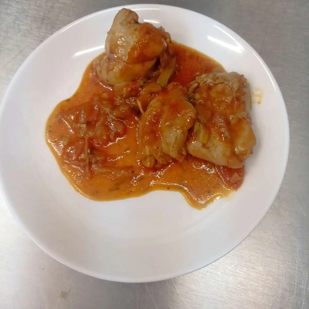 Куриное филе в томатном соусе с овощами 