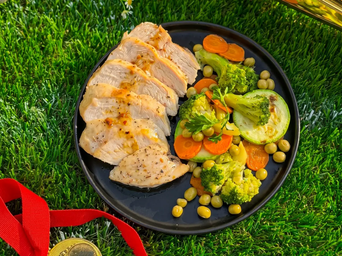 Куриное филе су-вид с овощами на пару