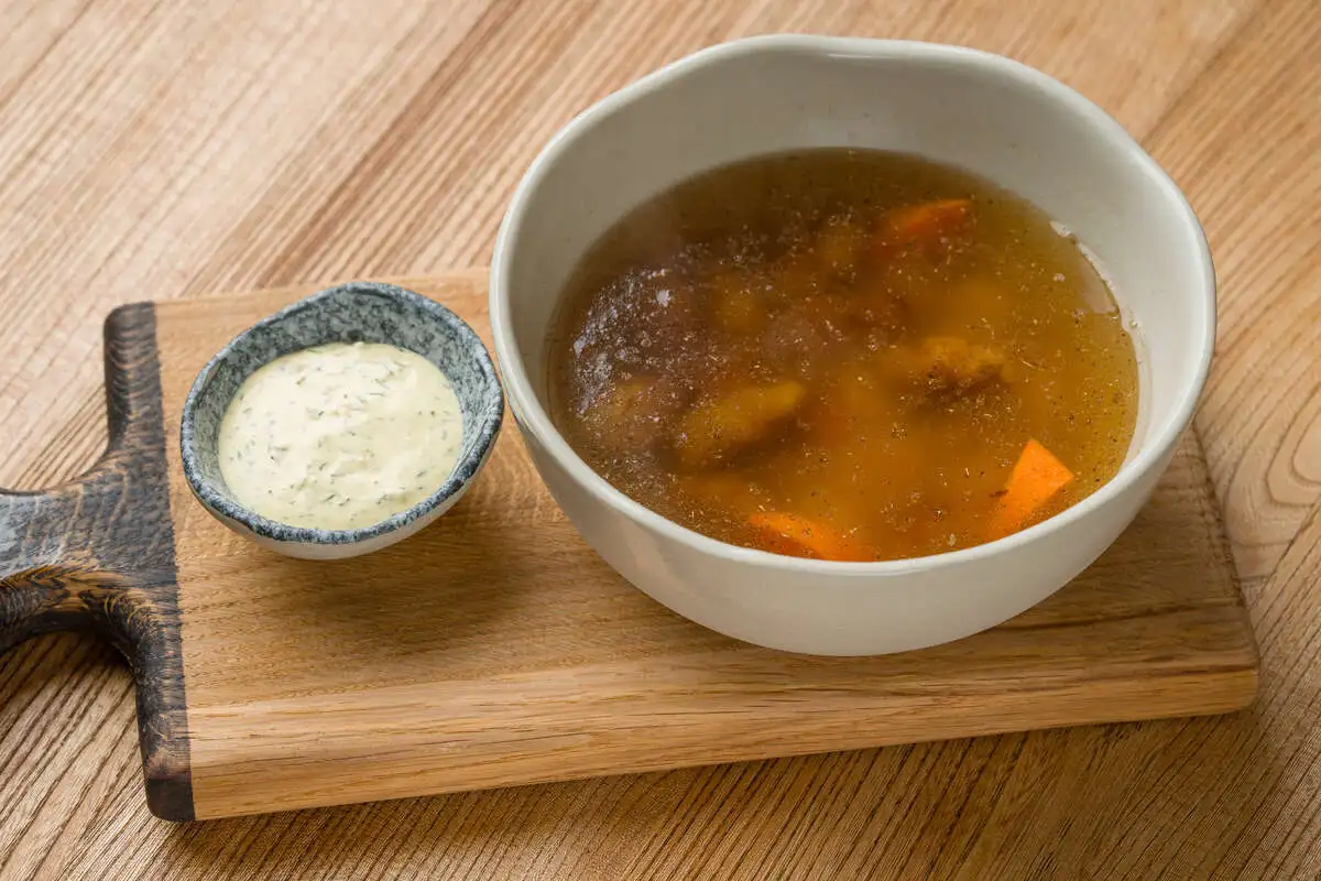 Куриный бульон,картофельные ньокки, фрикадельки