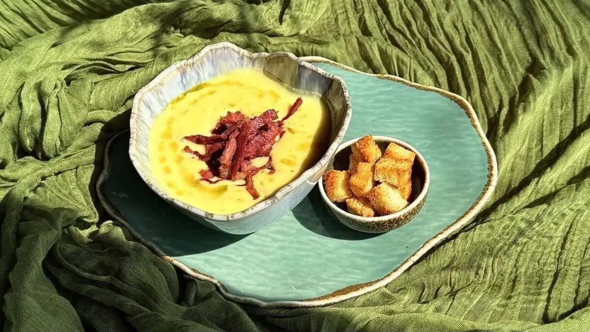 Сливочно-сырный суп с беконом/Creamy cheese soup with bacon