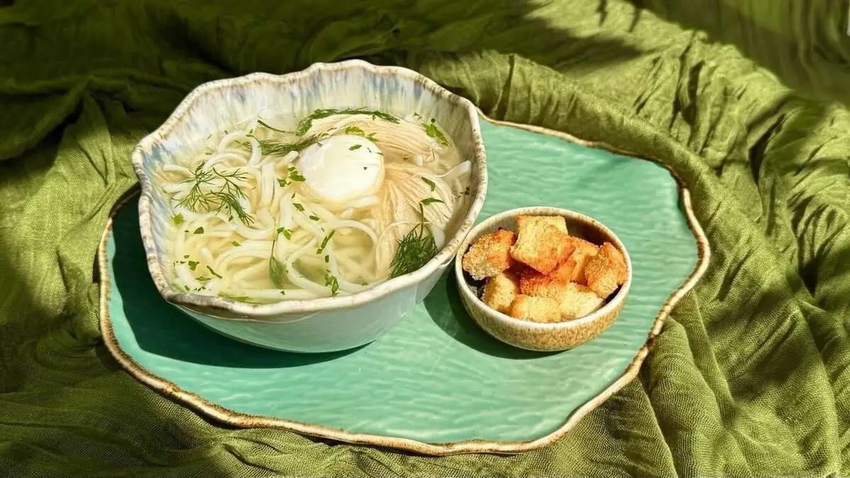 Куриный бульон с яйцом/Chicken broth with egg