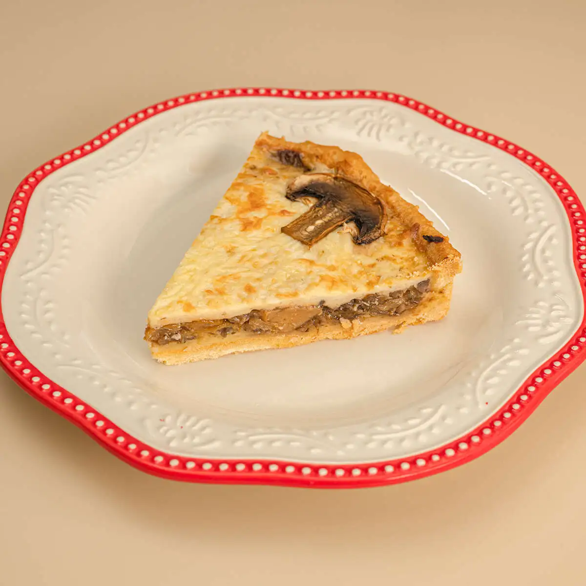 Киш с лесными грибами