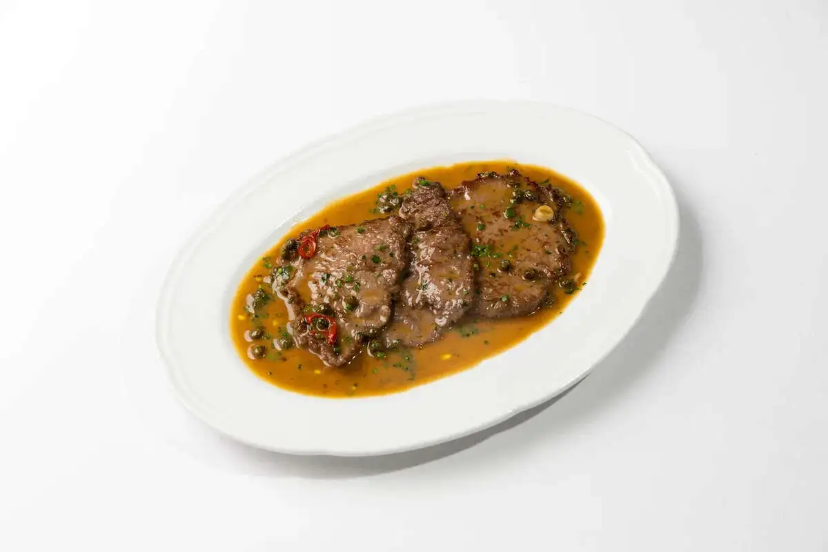 Эскалоп из говядины в легком мясном соусе