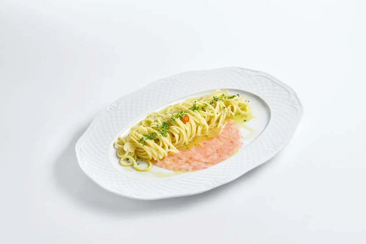 Лингвини с aglio e olio с карпаччо мз креветки Карабинерос