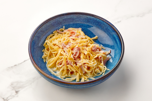 Макарошки светчиной и сыром