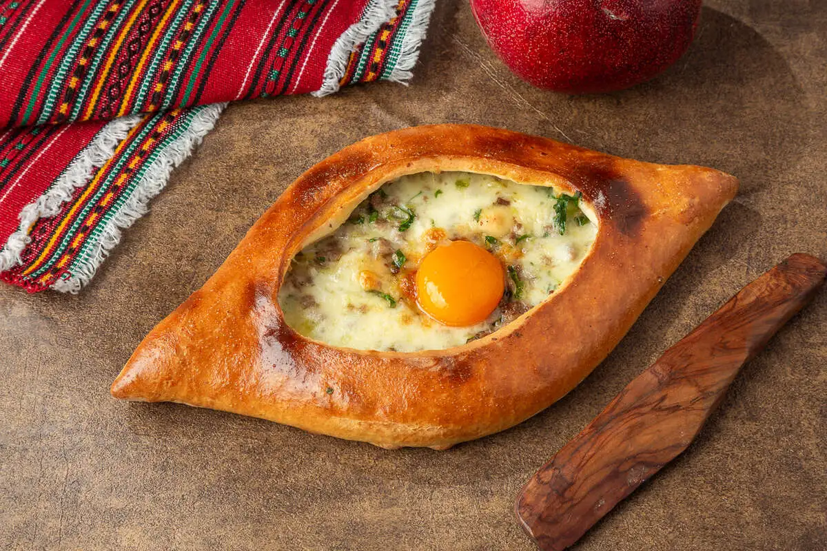 Хачапури с  говядиной и сыром