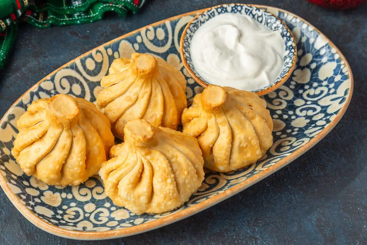 Жареные хинкали с курицей и грибами
