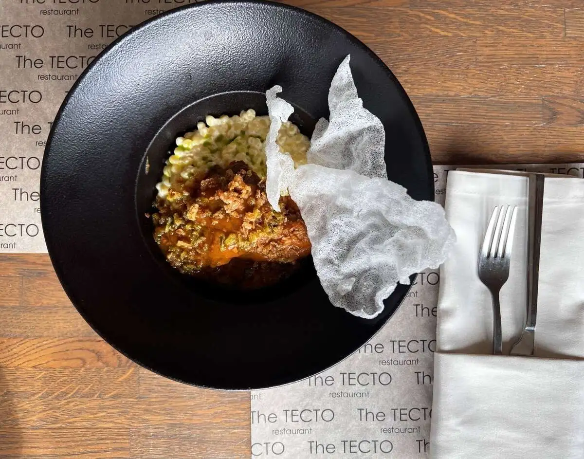 Томленая говядина с птитимом и парусами