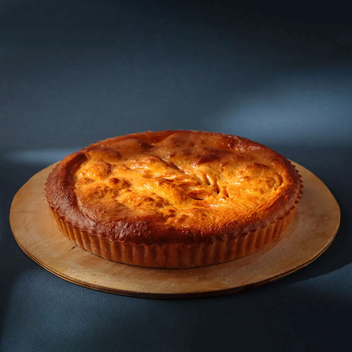 Пирог с яблоком и орехом