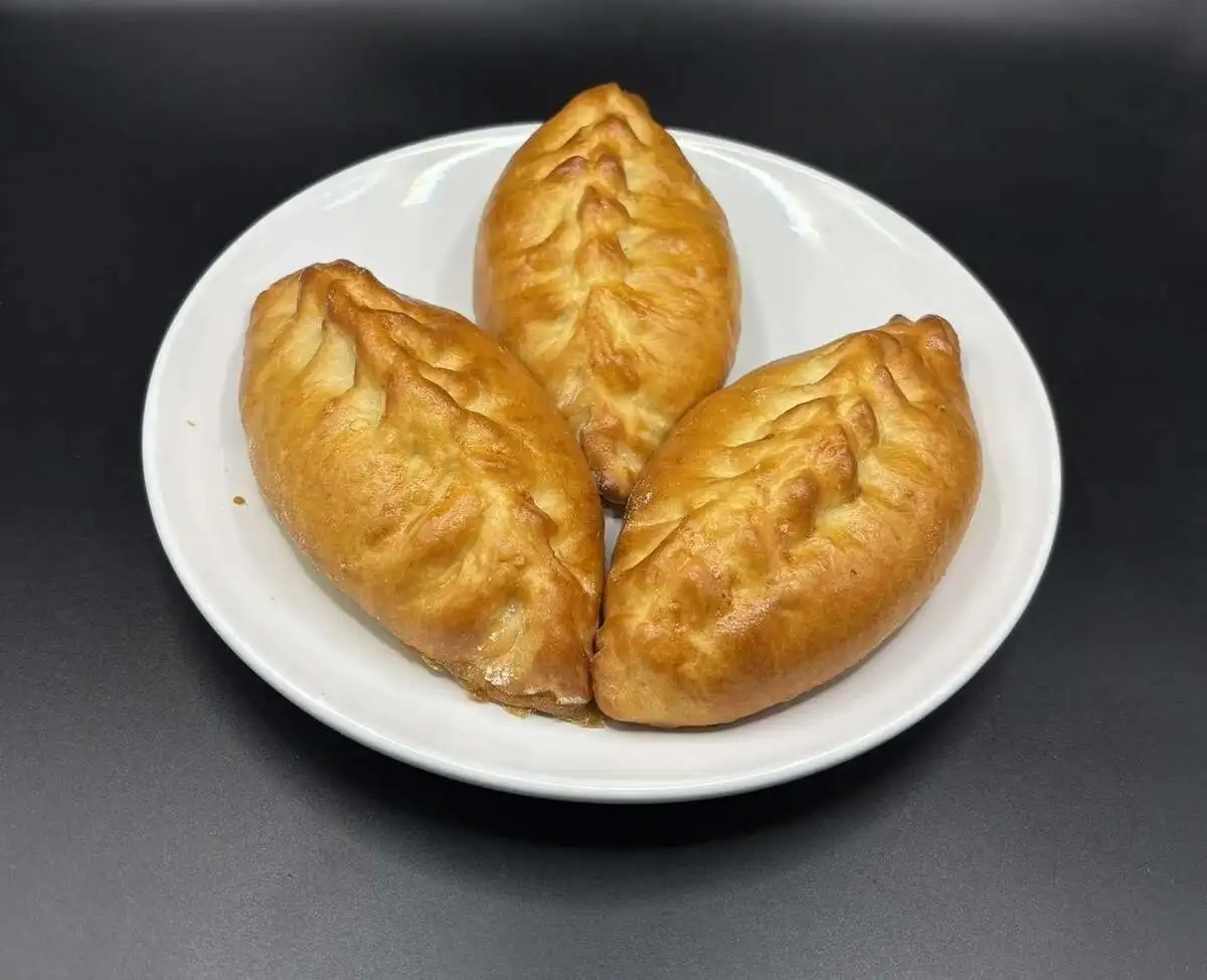 Пирог с зелёным луком и яйцом