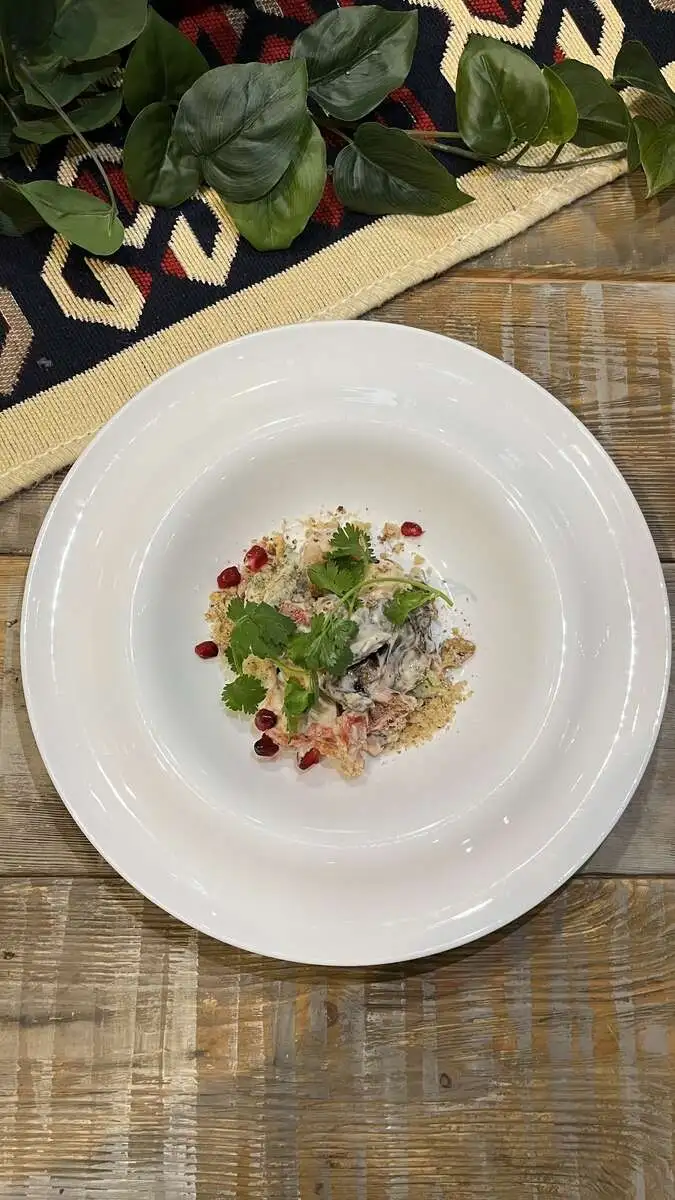 Салат из печеных овощей с куриной грудкой сувид