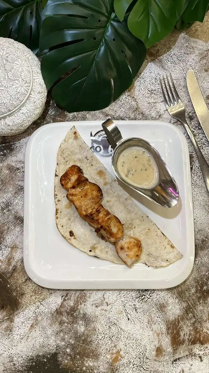 Шашлык из куриного филе с грибным соусом