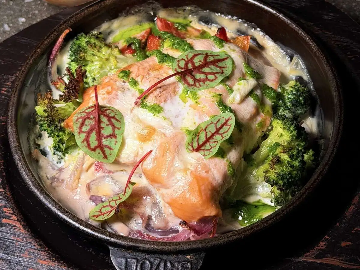 БЛ Стейк из горбуши в сливочном песто с овошами из печи и рисом 250гр.