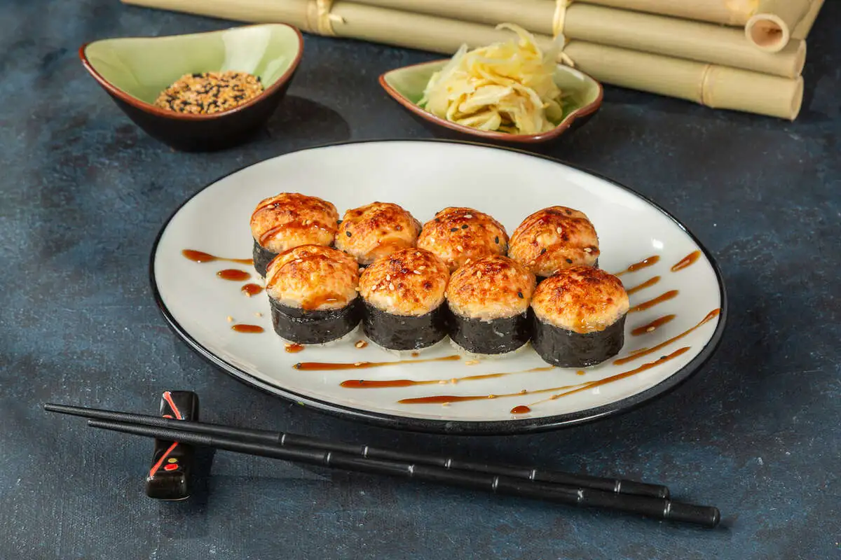 Острый запеченый ролл с крабом