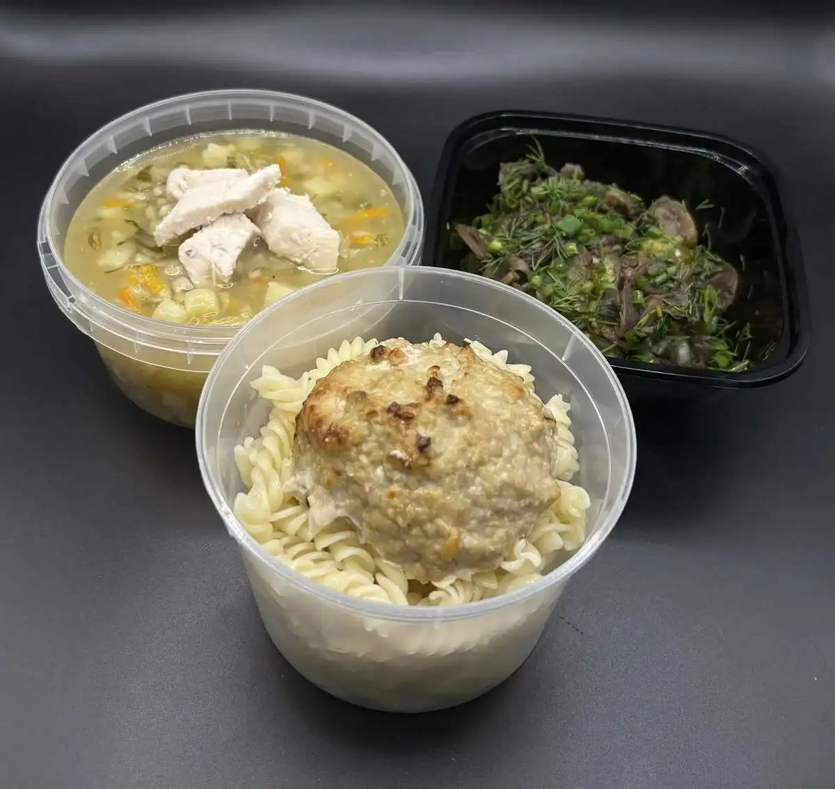 3 Чикен: Осенняя цыпа, Рассольник с рисом и курицей, Бифштекс куриный макаронами