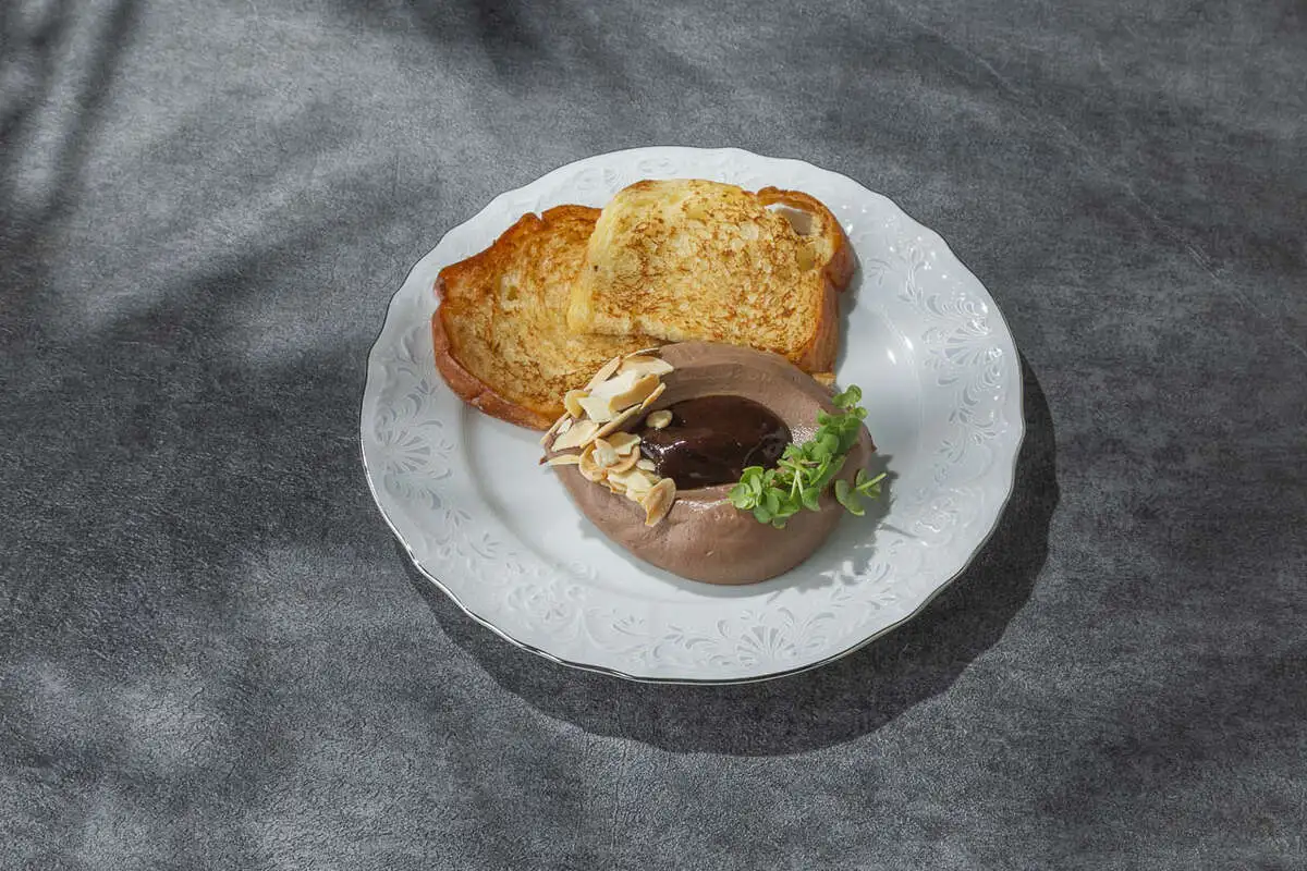 Паштет из куриной печени с конфитюром из чернослива