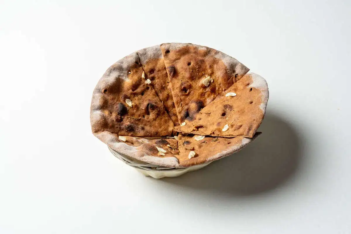 Фокачча ржаная с оливковым маслом, чесноком и розмарином