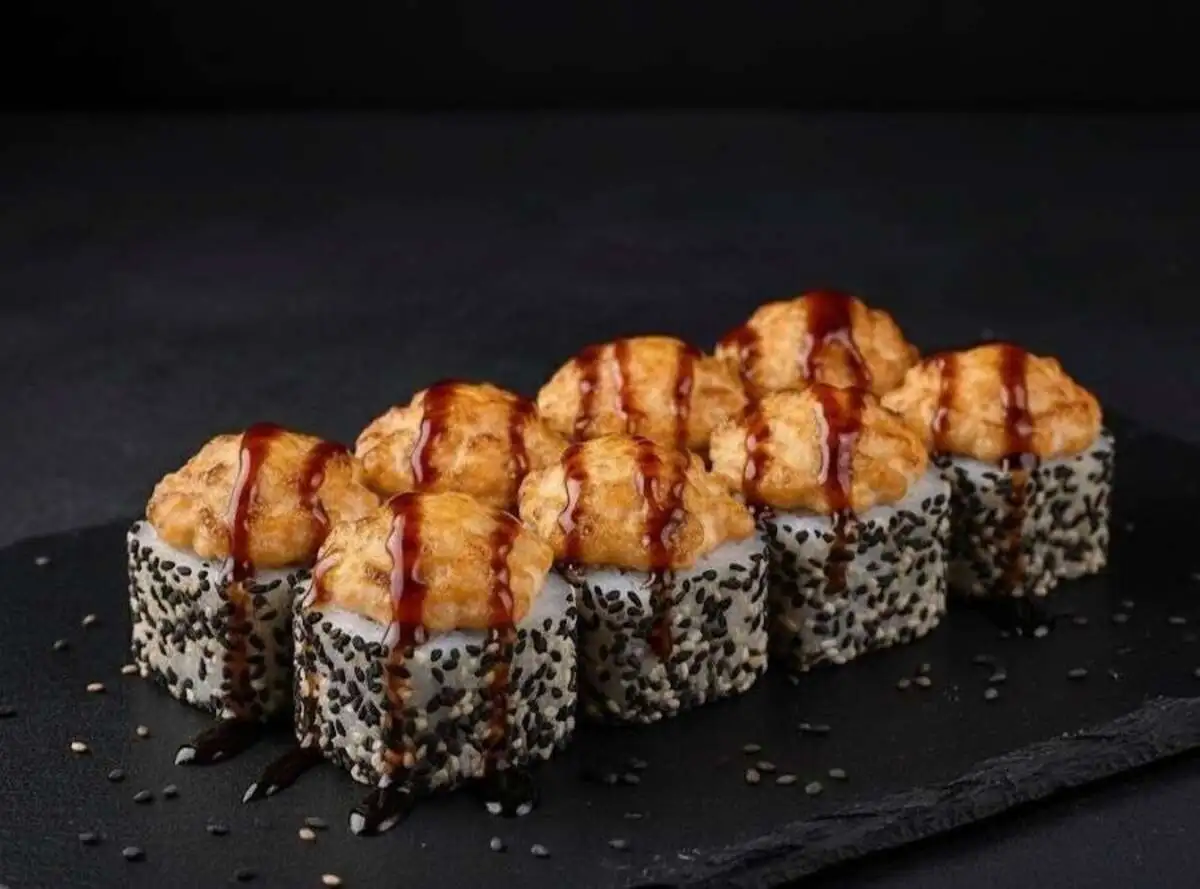 Запеченный ролл с курицей