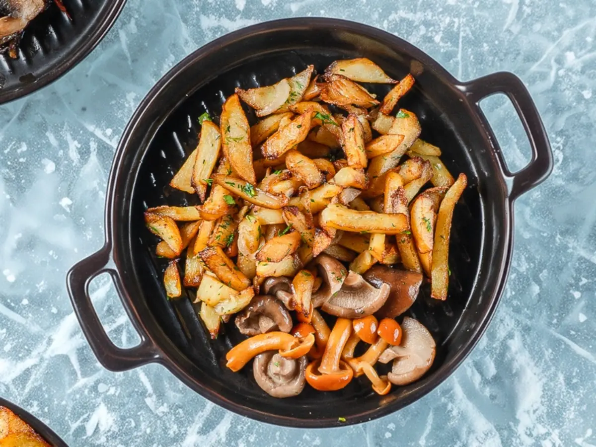 Картофель жареный с лесными грибами