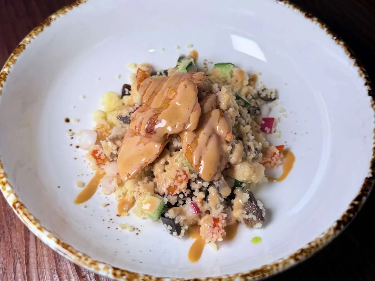 БЛ Салат с цыпленком, кус кусом и овощами 170гр.