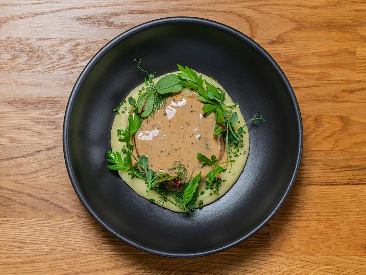 Котлета куриная, соус перечный