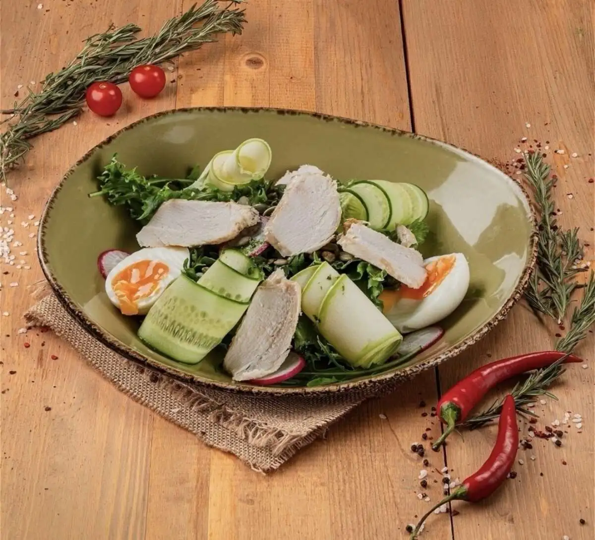 Салат зеленый с курицей