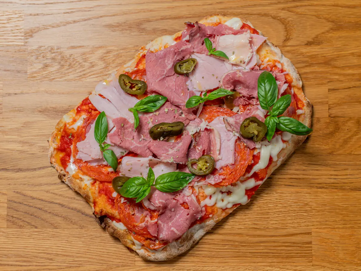 Мясная на римском тесте