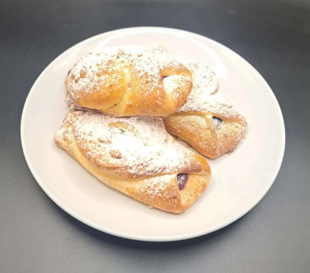Пирог с чёрной смородиной