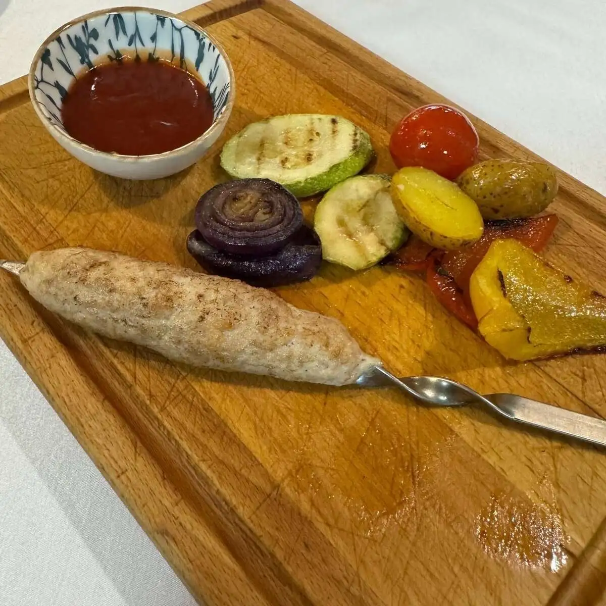 Люля из курицы с овощами гриль