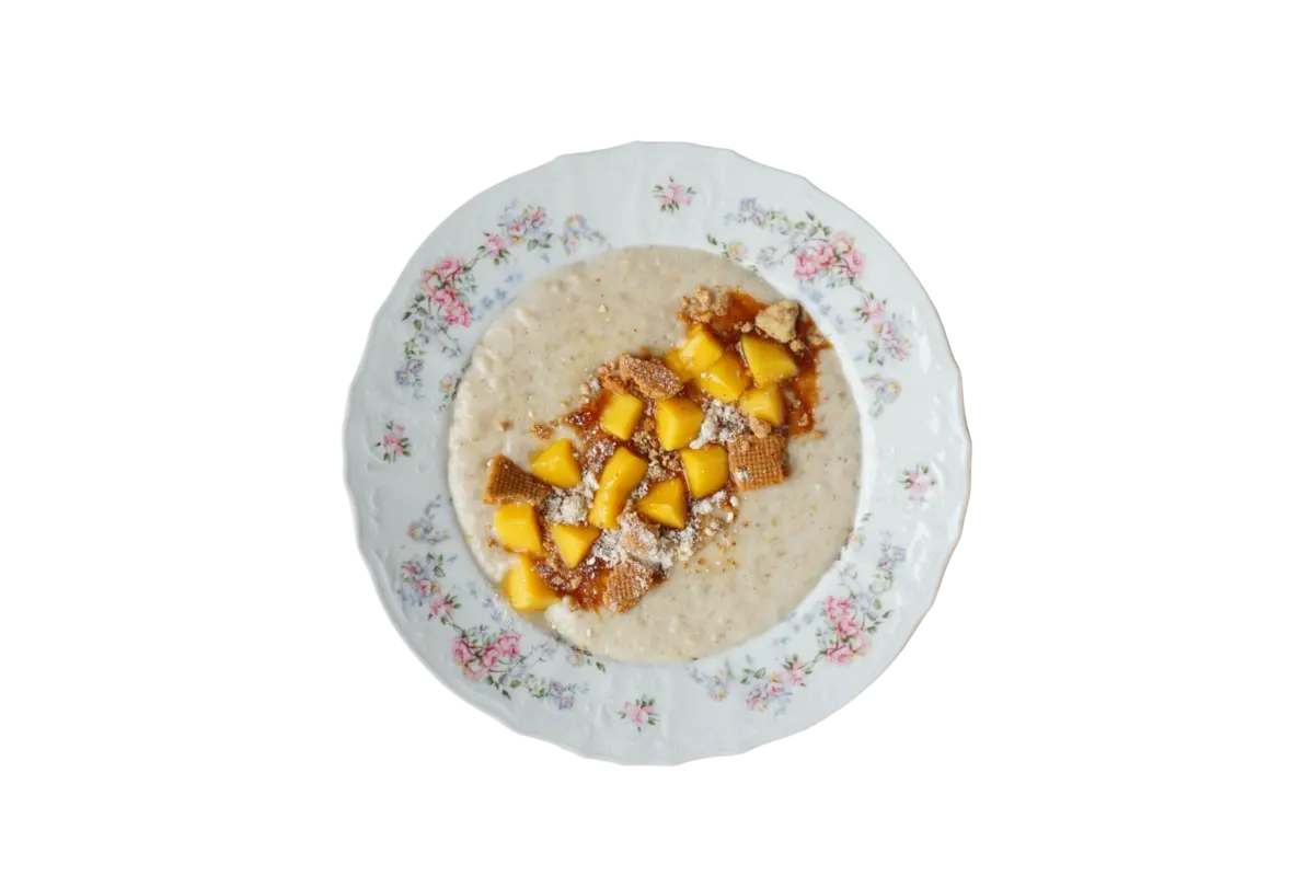 Овсяная с манго, орехами, печеньем и карамелью