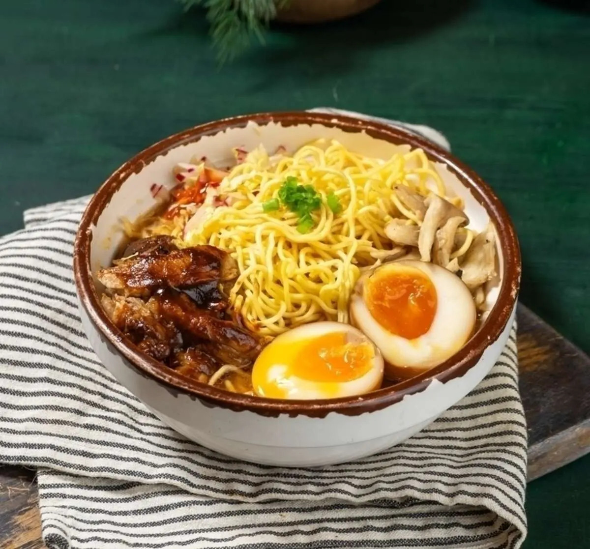 Рамен с мясом свиных ребрышек