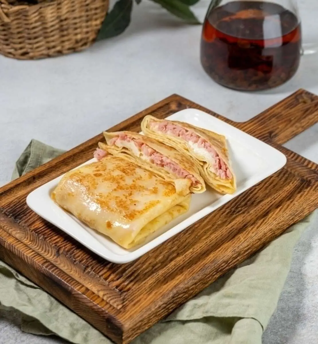 Блинчик с ветчиной и сыром