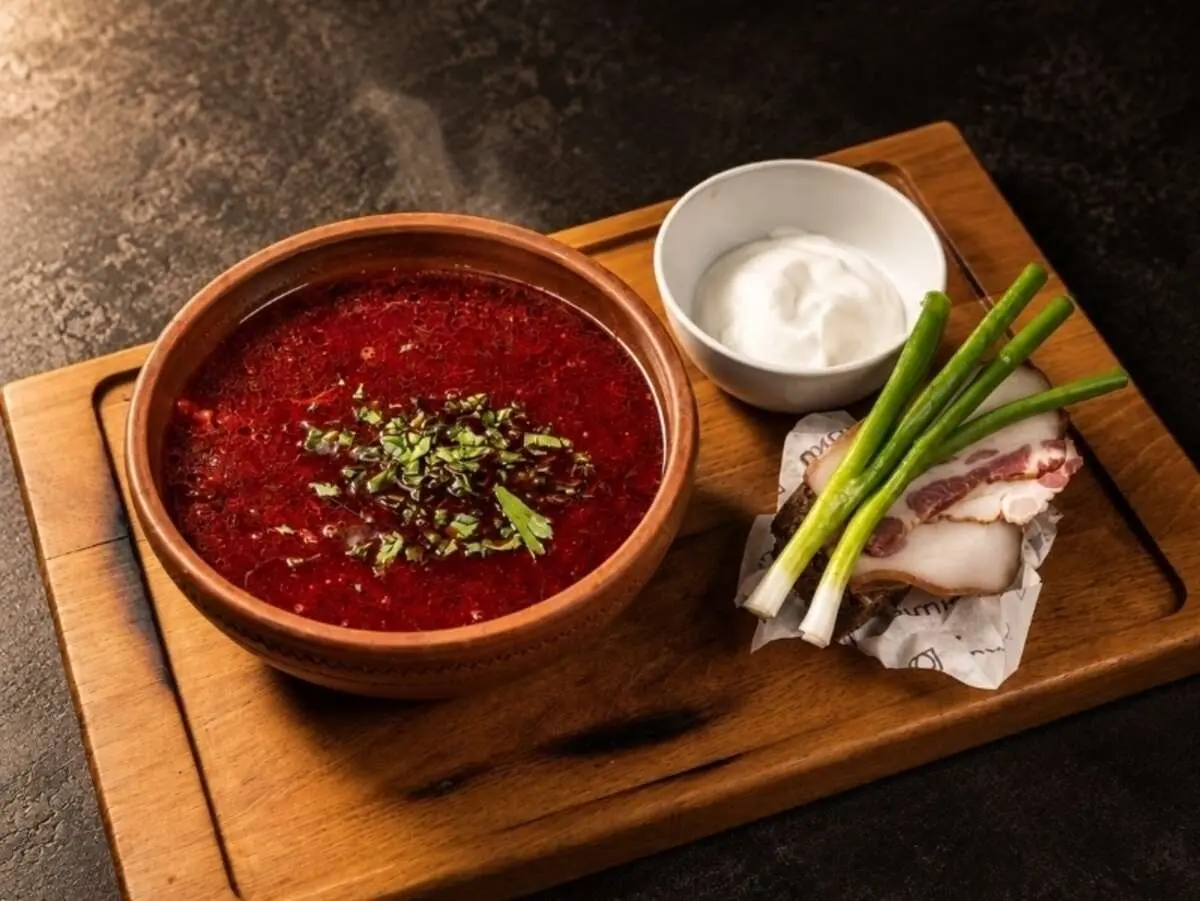 Борщ с говядиной и копченой грудинкой