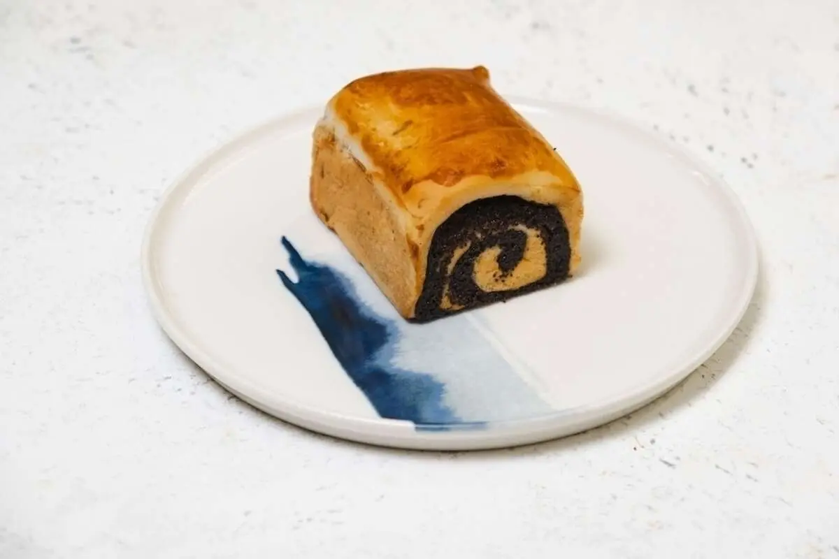 Булочка с маком