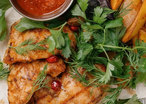 Шашлык из курицы с картофельными дольками 
