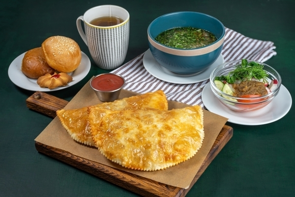 Обед с пловом, салатом и супом