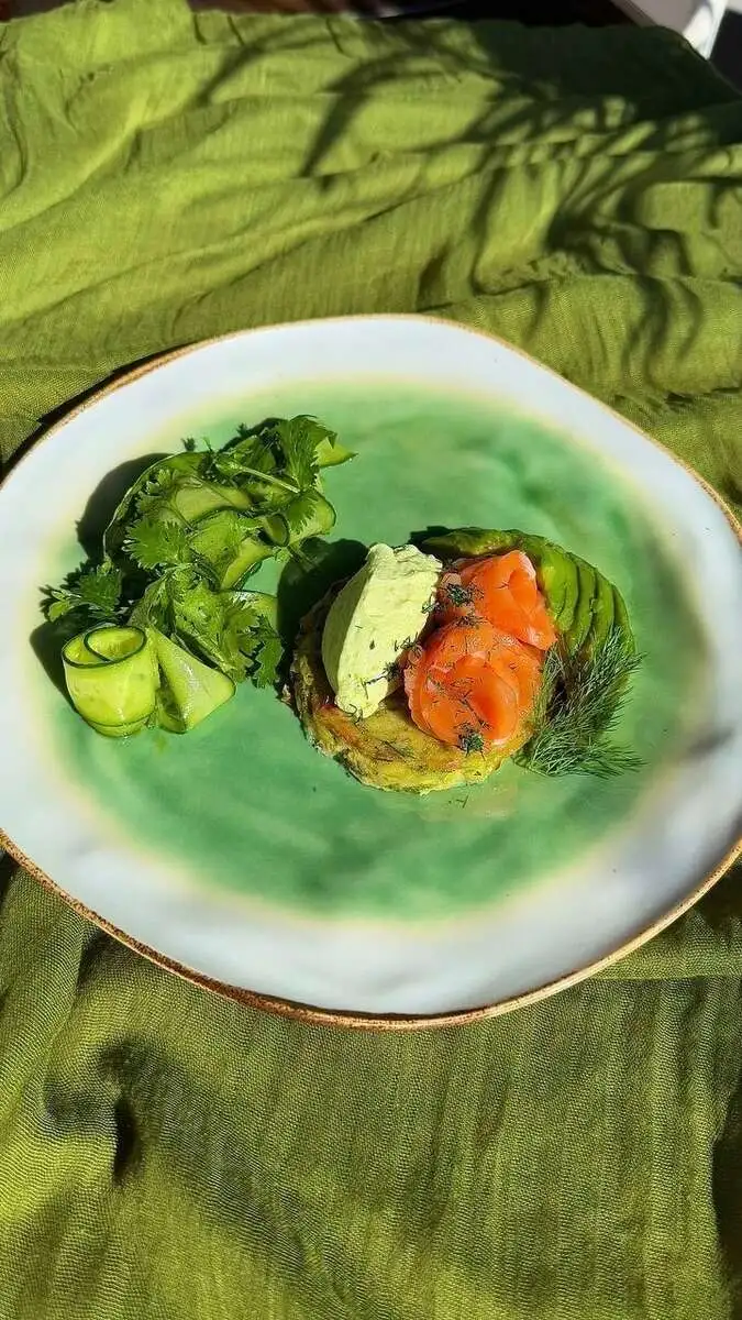 Кабачковый оладушек с лососем / Zucchini fritter with salmon