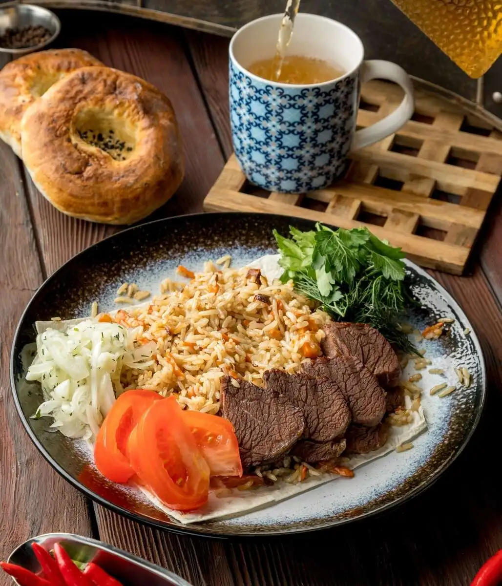 Обед с пловом, салатом и супом