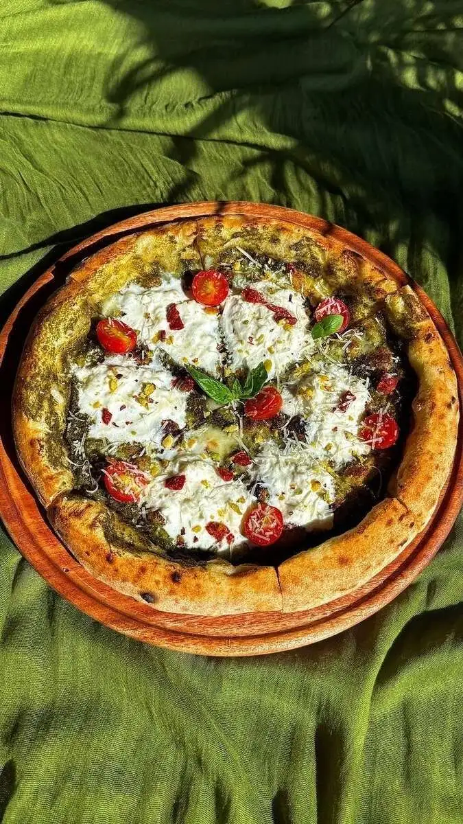 Фисташковое песто со страчателлой / Pistachio pesto with stracciatella