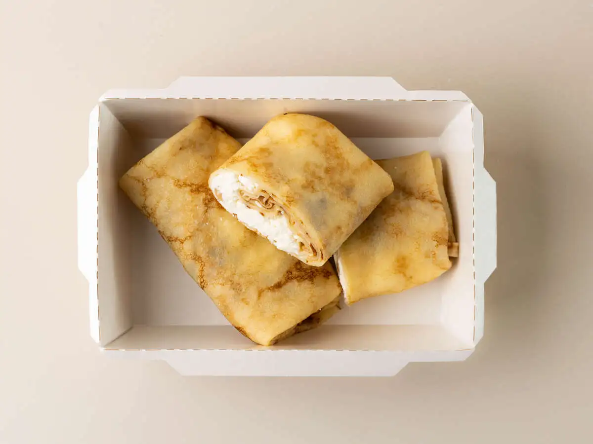 Блины с творогом и изюмом