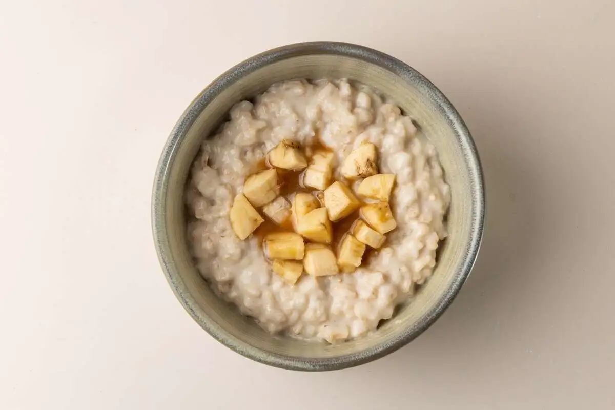 Каша овсяная с соленой карамелью