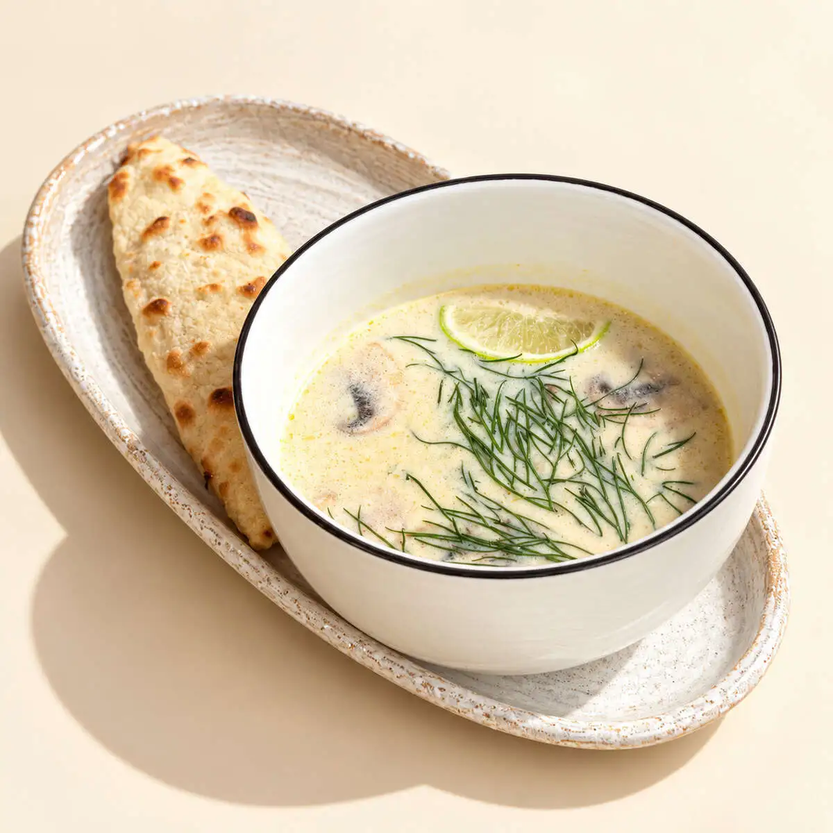 Том Кха с курицей