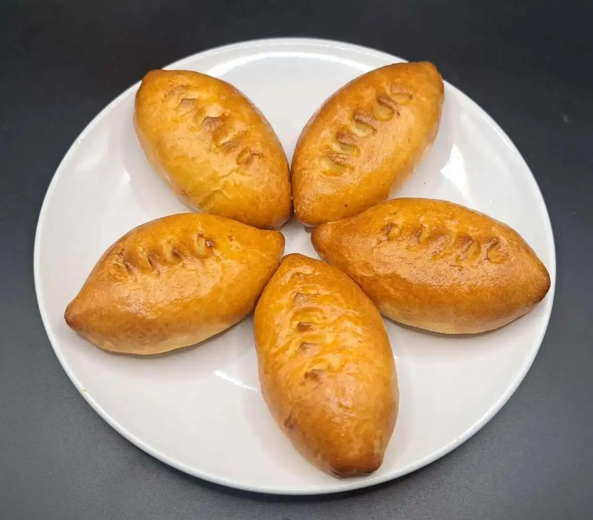 Пирог фуршетный с зелёным луком и яйцом