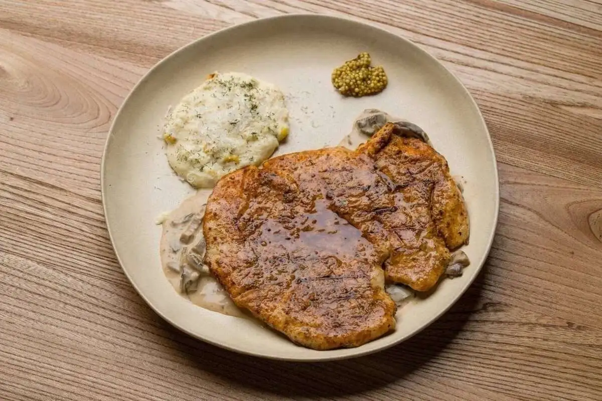 Нежная куриная грудка с грибами