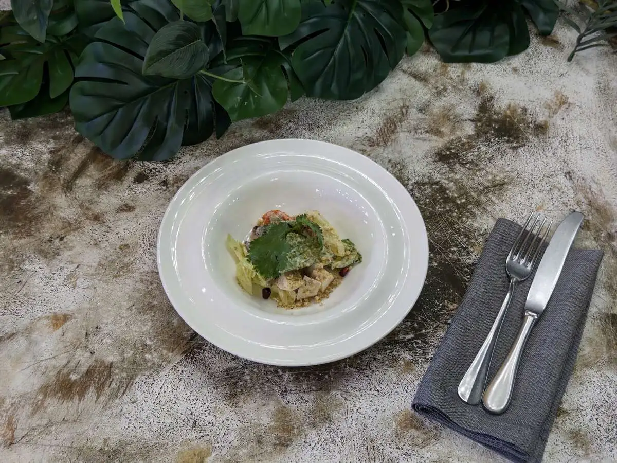 Салат из печеных овощей куриной грудкой сувид