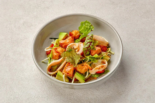 Теплый салат с морепродуктами